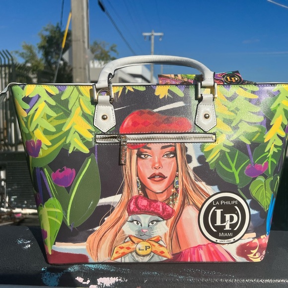 La Philipe purse studs made in Miami new with tag and keychain bag cat - Picture 4 of 8